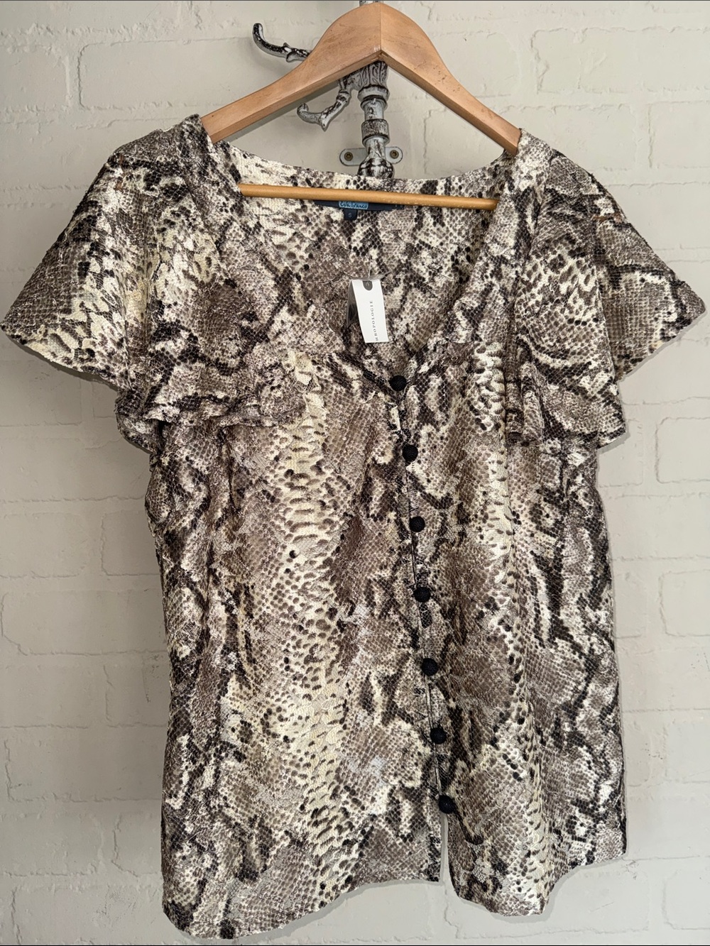 Eva Franco Anthropologie blouse 
Small NEW snake pattern